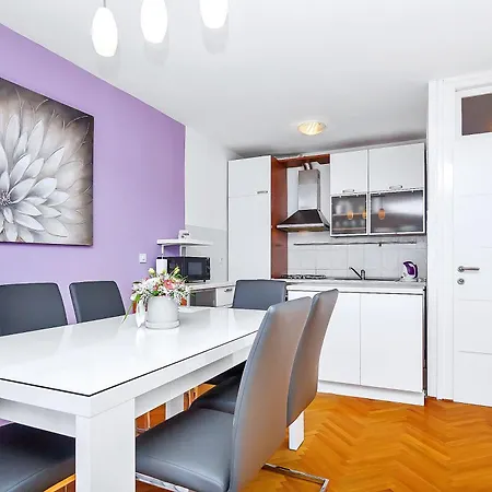 Modern Katarina With Balcony And Sea View Apartment Makarska